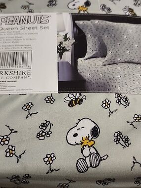 Peanuts sheet set " Peanuts Snoopy Spring Bees & Flowers" Green